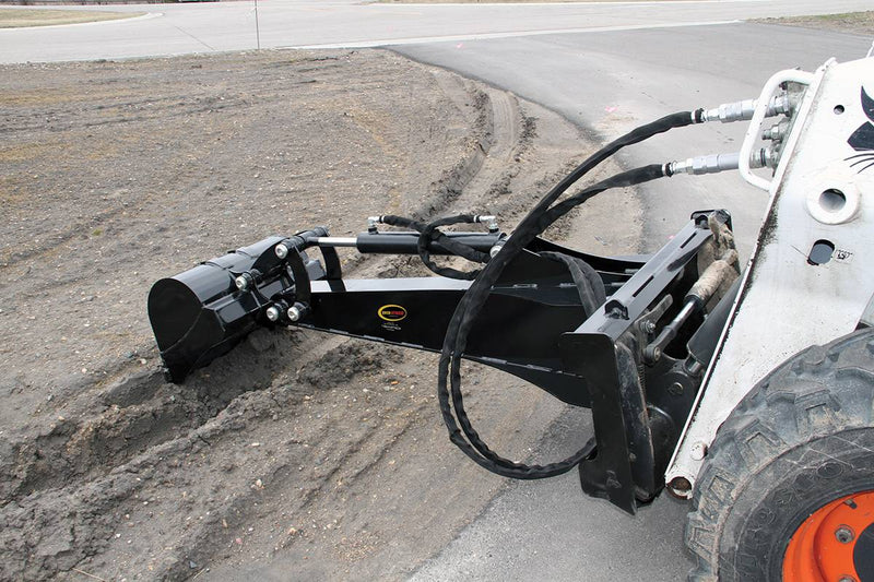 Powerful cylinder pushes bucket into the toughest earth