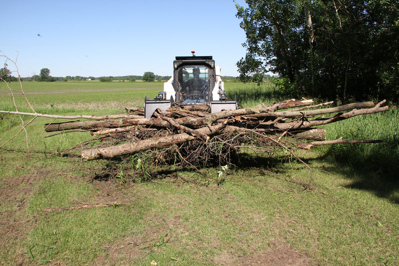 Clear overgrown areas quickly with the efficient independent grappledesign